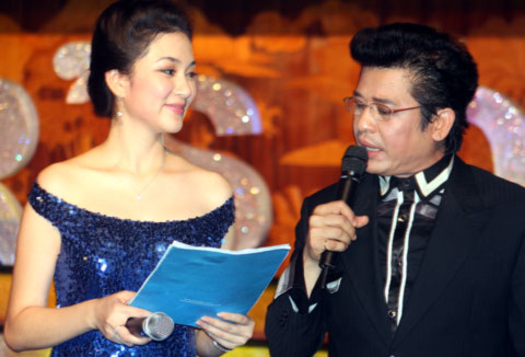 Nguyễn Thị Huyền - Thanh Bạch trong buổi đấu giá từ thiện Singer's day 2010.