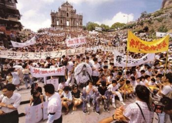 Ngày 05 tháng Sáu: Biểu tình lớn tại Ma Cao nhằm buộc tội chính quyền Bắc Kinh thảm sát những người biểu tình không khí giới tại Trung Quốc (Đại Kỷ Nguyên).