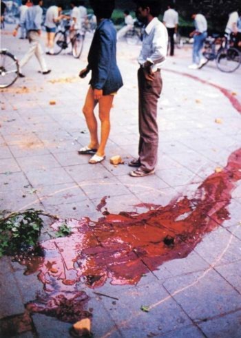 Ngày 04 tháng Sáu năm 1989: Đường phố Bắc Kinh nhuộm đầy các vết máu trong ngày 04 tháng Sáu (Đại Kỷ Nguyên).
