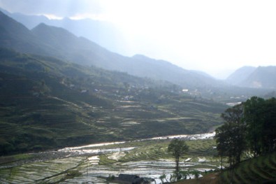 Độc đáo nghề săn cá bằng xà beng ở Sa Pa