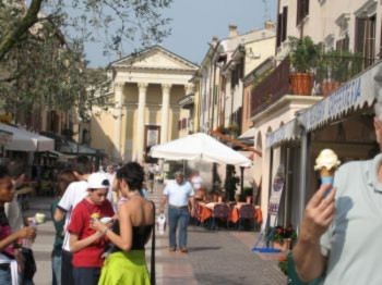 Bardolino3 Thánh đường La Mã Bardolino (Ảnh của Elke Beckert)