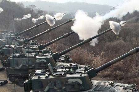 Pháo tự hành của Hàn Quốc trong một cuộc tập trận. Ảnh: AP.