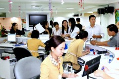 Các 'đại gia' vẫn đua vét thuê bao