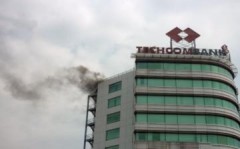 Cháy ở tòa nhà 14 tầng, chi nhánh Techcombank ngừng hoạt động