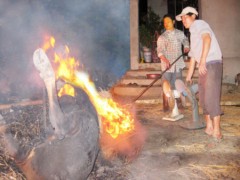 Danh lợi đang “gặm nhấm” lễ hội