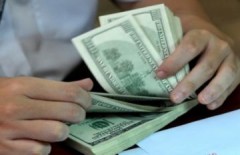 Giá USD chợ đen bám trụ mức cao