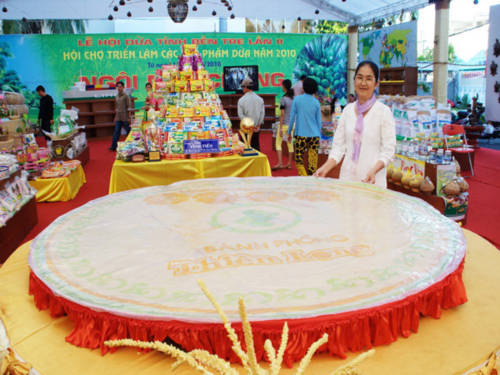 Kỷ lục Việt Nam: Bánh phồng sữa dừa lớn nhất