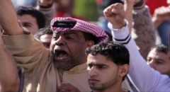 Làn sóng biểu tình bắt đầu ‘công phá’ Libya