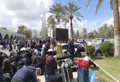 Lao động Việt Nam ồ ạt rời Libya về nước
