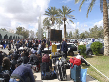 Lao động Việt Nam ồ ạt rời Libya về nước