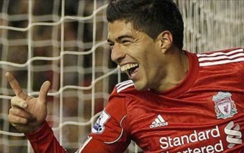 Suarez mừng vui sau pha lập công.