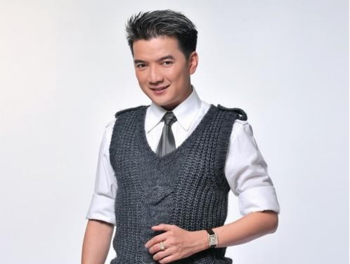 Mr Đàm khoe vẻ lịch lãm