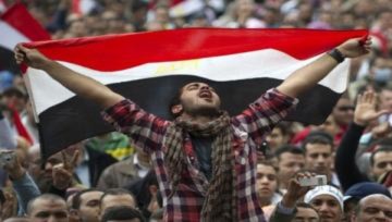 Quân đội Ai Cập ra tay, chính quyền chao đảo