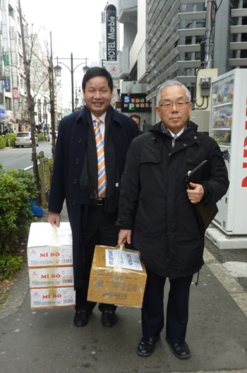 Chủ tịch Tập đoàn FPT - Trương Gia Bình cùng Tổng giám đốc FPT Japan Ogawa đi thăm đối tác Hitachi Medico.