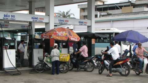 Dân phát sốt vì hàng tăng giá chóng mặt