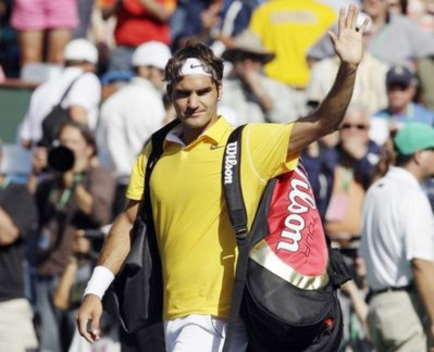 Federer vẫn chơi tốt nhưng không có duyên khi gặp khắc tinh Djokovic.