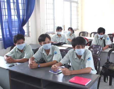 Học sinh ở nhiều trường học ở TP HCM từng phải nghỉ học hàng loạt vì cúm H1N1.Ảnh: Thiên Chương.