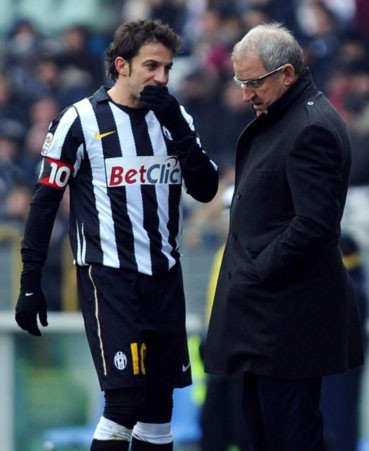 Juventus của Del Neri, dù được đầu tư lớn, vẫn chơi tệ như Juventus dưới thời Ferrara mùa trước.