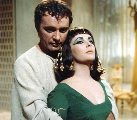 Richard Burton và Elizabeth Taylor trong phim Cleopatra