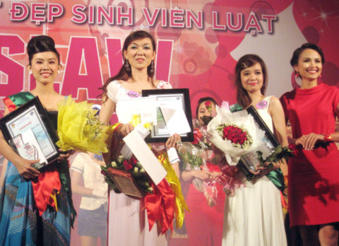 Sau phần thi ứng xử, ban giám khảo đã chọn ra ba cô gái đạt danh hiệu cao nhất.