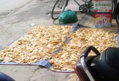 Rùng mình: "Kỹ nghệ" tái chế đồ nhậu