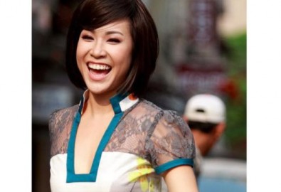 Uyên Linh công khai xin lỗi vụ hát 'Đường cong'