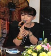 Uyên Linh hát nhạc Trịnh