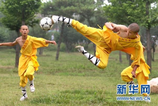 Xem võ sư thiếu lâm thể hiện bóng đá kungfu