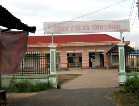 Trạm y tế từ chối tiếp nhận sản phụ sinh con thứ bá làm chị Lua phải đẻ rơi ngoài đường. Ảnh: Thiên Phước.