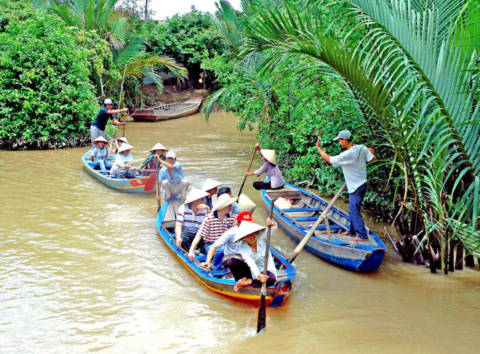 Du khách tham gia tour du lịch ĐBSCL. Ảnh: S.G