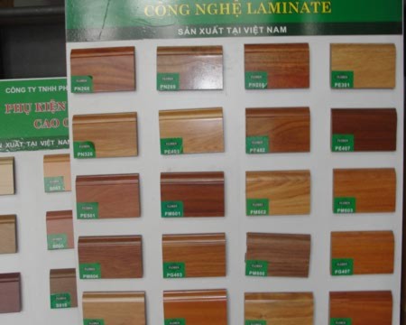 Giá sàn gỗ cũng tăng 20.000 đồng mỗi mét vuông từ 1/4. Ảnh: Xuân Ngọc