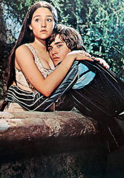 Romeo and Juliet năm 1968 của hai diễn viên Leonard Whiting và Olivia Hussey được coi là một trong những phiên bản thành công nhất.