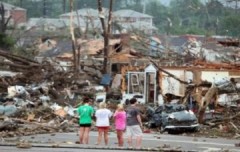 Lốc xoáy tàn phá tại Mỹ làm 72 người chết