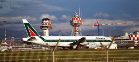 Một chiếc máy bay của hãng Alitalia tại sân bay Fiumicino. Ảnh: Flickr