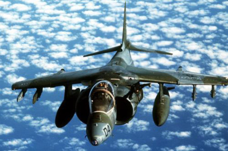Máy bay chiến đấu AV-8B Harrier của không quân Mỹ sẽ tiếp tục không kích các mục tiêu tại Libya. Ảnh: