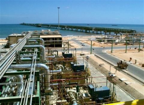 Một trong những khu nhà máy sản xuất dầu ở Libya