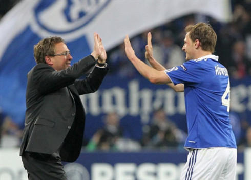 Đá phòng ngự phản công nhiều khả năng sẽ là sự lựa chọn của thầy trò Rangnick khi Schalke chạm trán MU ở bán kết. Ảnh: AFP.