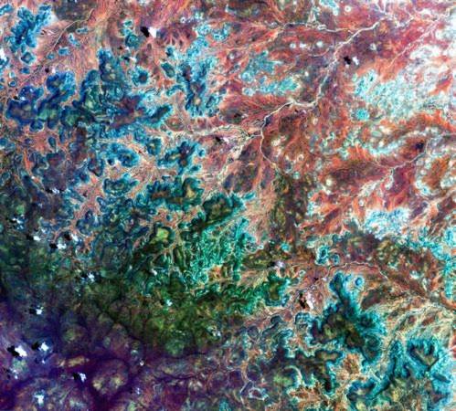 Vệ tinh của Nhật Bản đã ghi lại được hình ảnh của một vùng đất ở miền đông nam Somalia với nhiều màu sắc khác nhau trong như một chiếc kính vạn hoa.