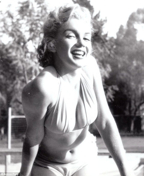 Những bức ảnh được chụp trong một buổi chụp hình trước khi Marilyn Monroe trở nên nổi tiếng thế giới.