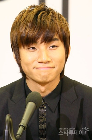 Ca sĩ Daesung.