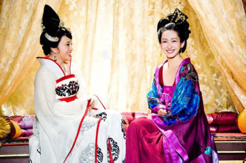 Những cảnh quay Võ Tắc Thiên thân thiết với Hàn Quốc công chúa được hé lộ với khán giả.