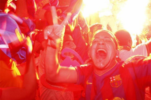 Fan Barca đổ máu vì ăn mừng quá khích