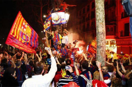 Fan Barca đổ máu vì ăn mừng quá khích