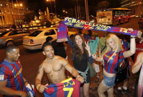 Fan Barca đổ máu vì ăn mừng quá khích