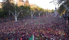 Hàng nghìn CĐV Barca đổ ra đường mừng chiến thắng