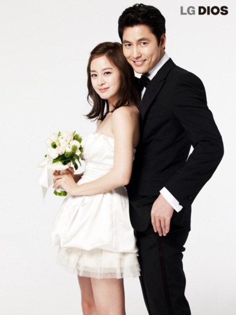 Bộ ảnh được thực hiện trước scandal kết hôn bí mật của Lee Ji Ah, bạn gái của Jung Woo Sung.