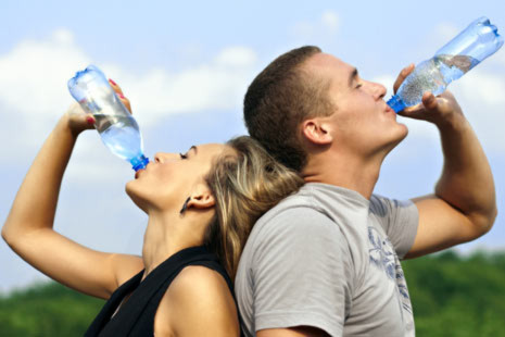 Lợi ích của việc uống nước trước và sau khi ngủ