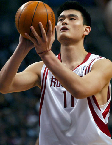 Ngôi sao bóng rổ Diêu Minh kiếm tiền giỏi nhất trong làng sao gốc Hoa năm qua. Ảnh: