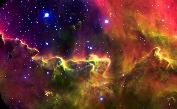 Kính thiên văn Gemini South vừa gửi về hình ảnh mới nhất của tinh vân Lagoon với những màu sắc kỳ ảo của khí gas và bụi vật chất. Tinh vân Lagoon là một đám mây giữa các ngôi sao khổng lồ trong chòm sao Nhân Mã. Nó được phân loại thành tinh vân phát xạ. Tinh vân Lagoon được phát hiện bởi Guillaume Le Gentil năm 1747 và là một trong hai tinh vân mà con người có thể nhìn thấy mờ bằng mắt thường từ vĩ độ Bắc trung bình.