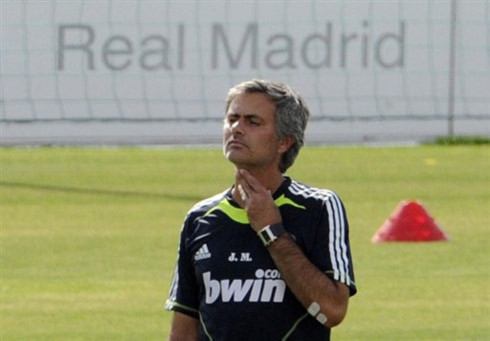 Mourinho cũng được Chelsea chào đón trở lại. Ảnh: AFP.